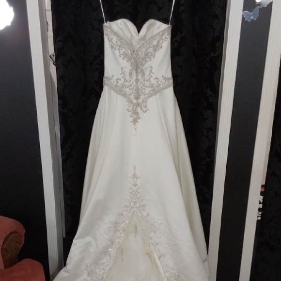Bonny Bridal Elegant Strapless  Wedding Gown with Silver Embroidery NWT - Picture 3 of 5